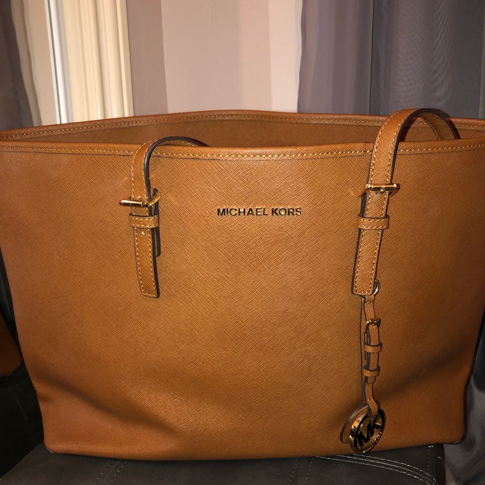 Michael Kors Large Handbag. Color luggage